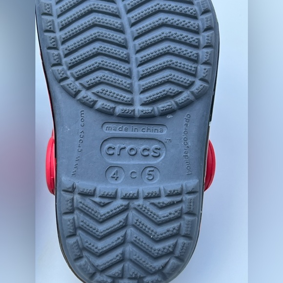 Crocs Toddler Grey Red
Kylo Ren Glow In The Dark Cushioned Star Wars Clog 4/5 C - Picture 8 of 14